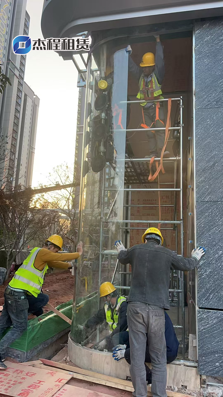 弧形玻璃吸盘车出租应用案例