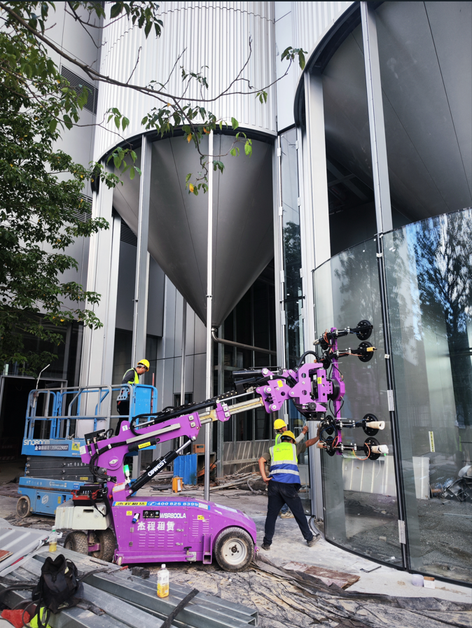 弧形玻璃吸盘车出租应用案例